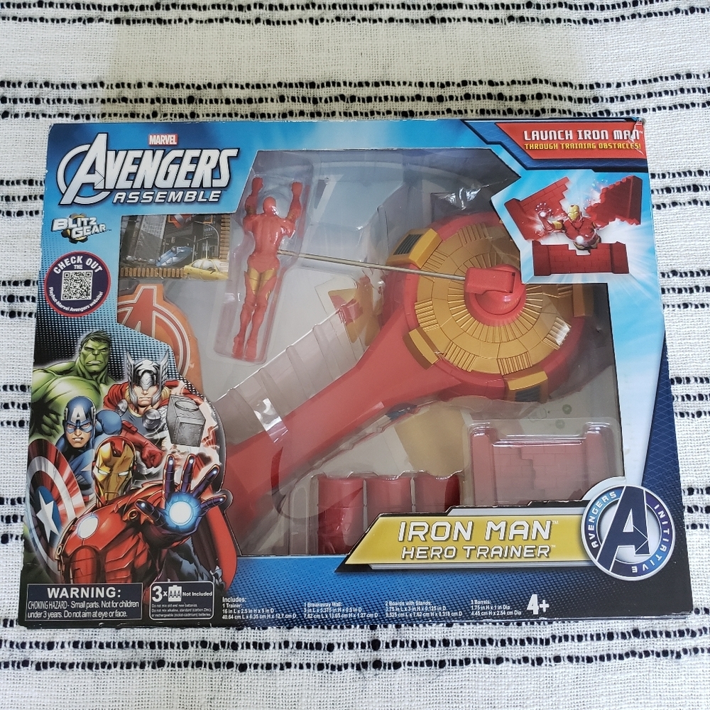 Marvel Avengers Assemble Iron Man Hero Trainer Flying Toy Playset